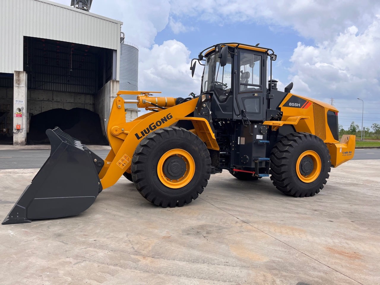 máy xúc lật LiuGong 855H